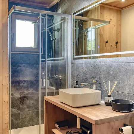 3 Chambres, Terrasse Sud/ouest, Parking - - Fr-1-453-331 * Megève